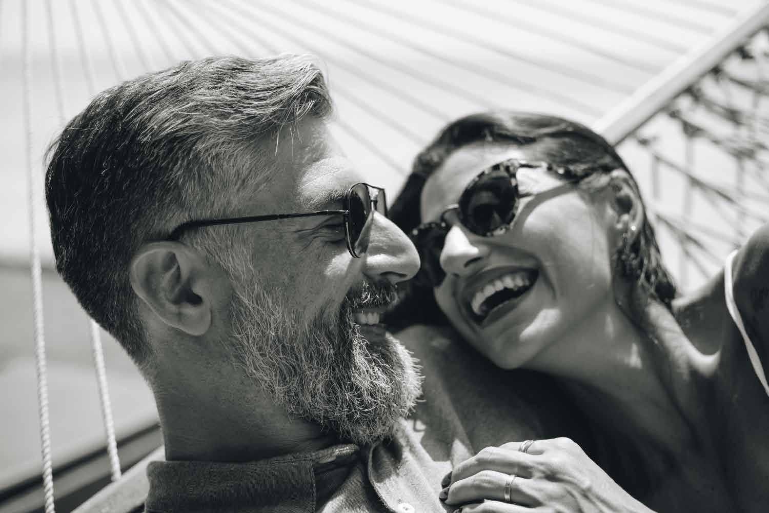 Couple laughing together over a weekend evening at Signum Niva